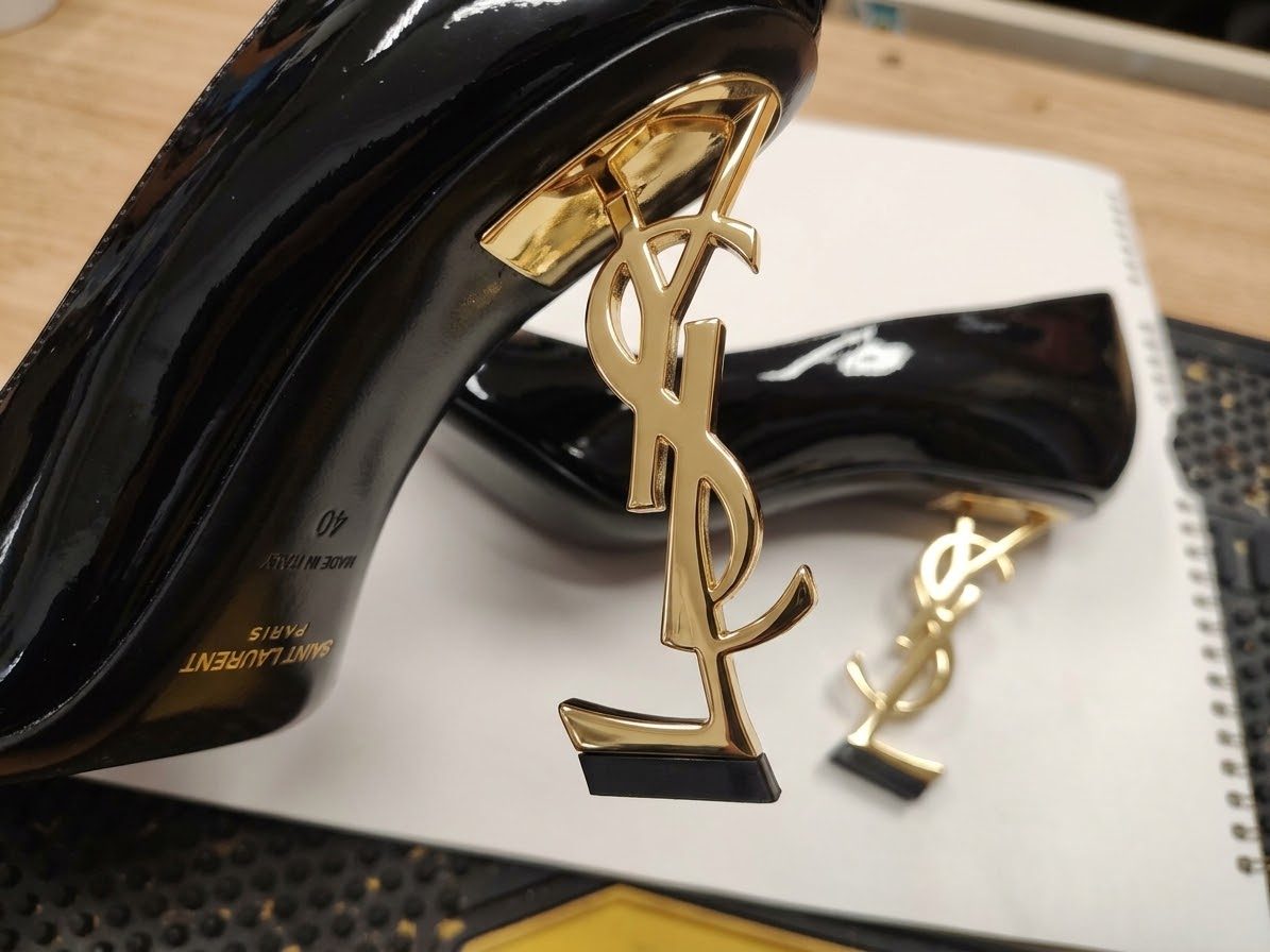 Tacco Saint Laurent con tacchetto nero nuovo in TPU montato