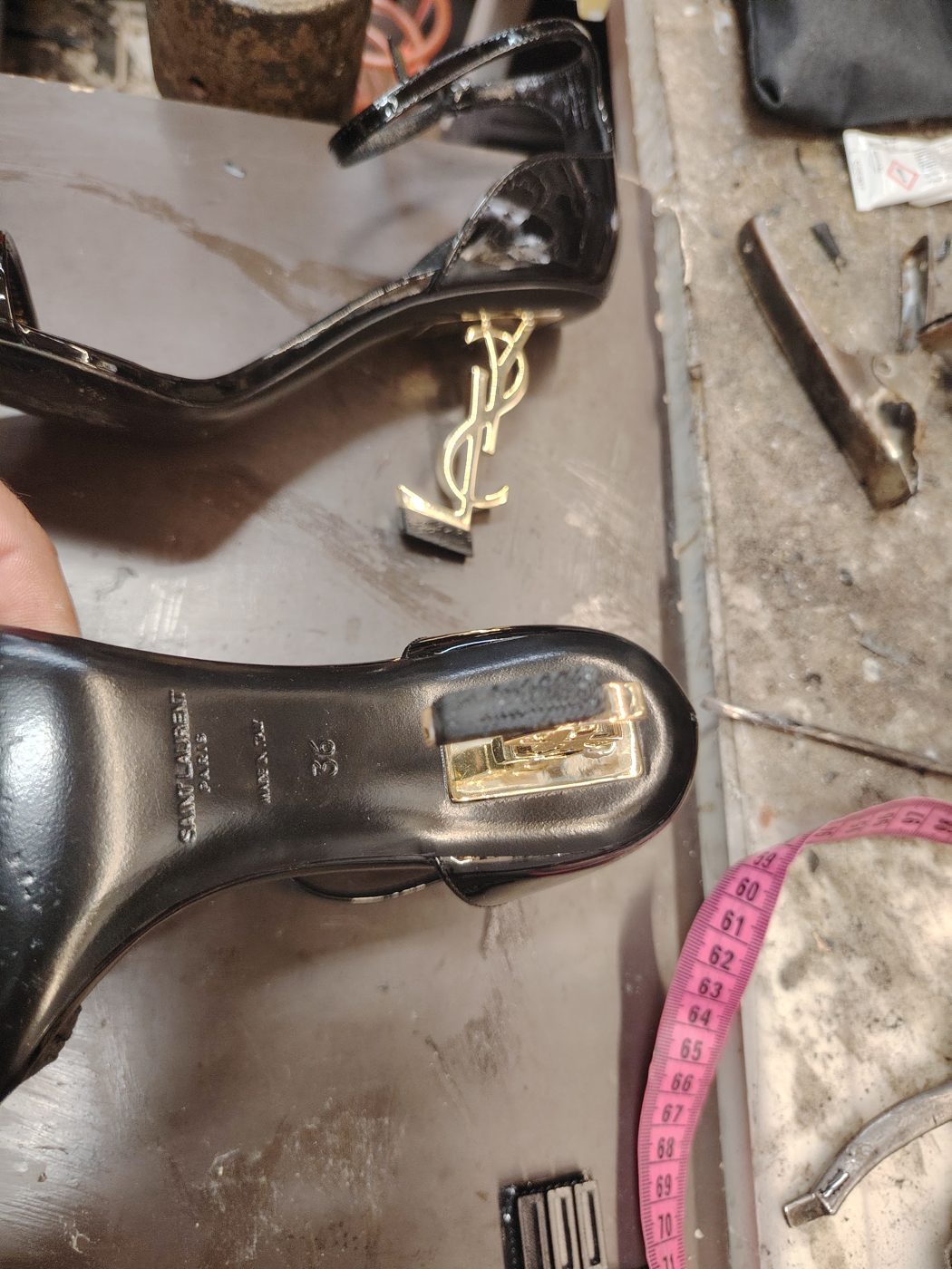 Suola Saint Laurent con tacchetto nuovo montato